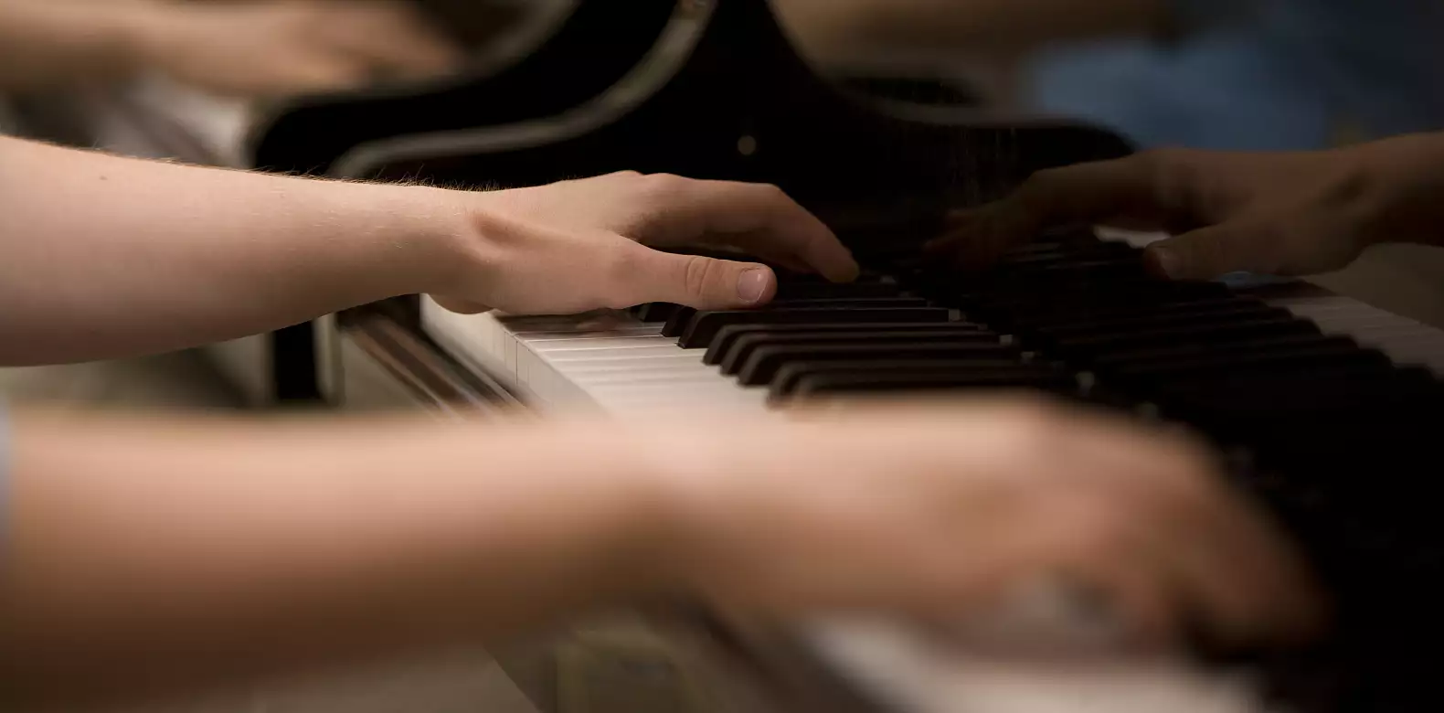 Image for news story: Alumna’s beloved piano to find new home at 体育买球 University