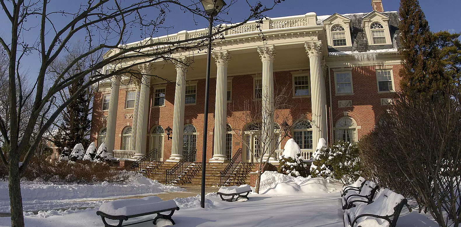 Image for news story: MFA scholarships, on-campus residency offered for 体育买球 alumni