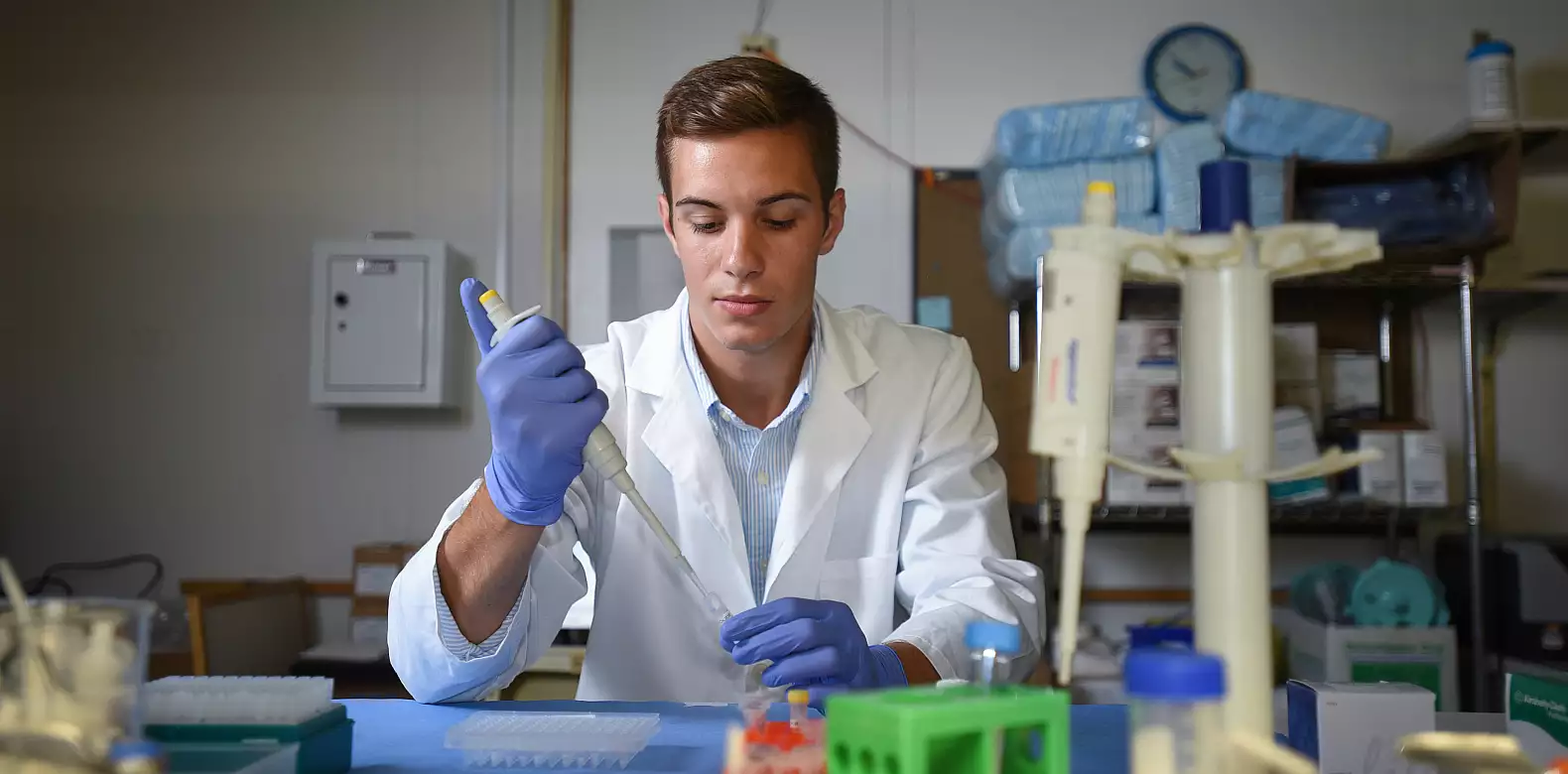 Image for news story: Partnership grants 体育买球官网 students early admission to medical school