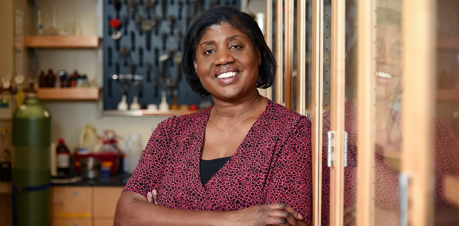 Image for news story: Geneive Henry honored as 2024 CUR Fellow