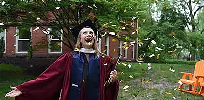 Image for news story: Concert Pianist Inspires Class of 2018